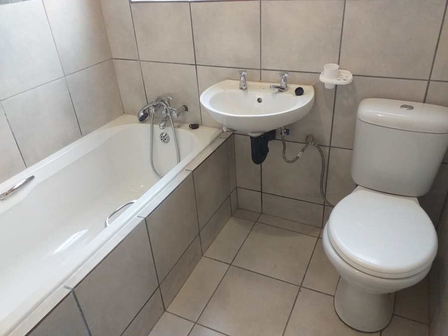 To Let 2 Bedroom Property for Rent in Southernwood Eastern Cape